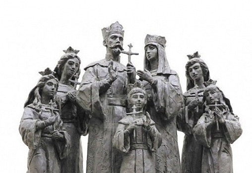 Вятская епархия устанавливает памятник семье Николая II не там, где рекомендовали депутаты