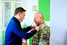 Андрей Воробьев вручил участнику спецоперации Сергею Ершову медаль «За отвагу»