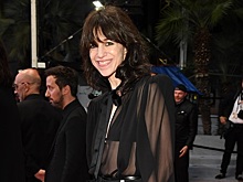 Шарлотта Генсбур, Аня Рубик и Шарлотта Казираги на премьере фильма Lux Aeterna в Каннах