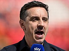 Матч 4-й лиги Англии прервали фанаты, выбежавшие на поле с флагом Англии и в худи со словами «Невилл – предатель». Гари винил «злых белых мужчин среднего возраста» в разжигании розни