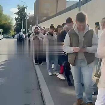 Россияне выстроились в огромные очереди за визами в Японию и попали на видео