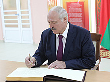 Лукашенко отказался от велосипеда из-за Зеленского