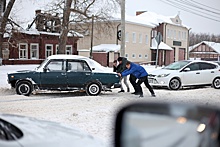 Автоэксперт Гоман предупредил о риске сломать коробку передач во время снегопада