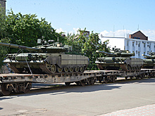 Минобороны РФ в рамках гособоронзаказа досрочно получило партию танков Т-80БВМ