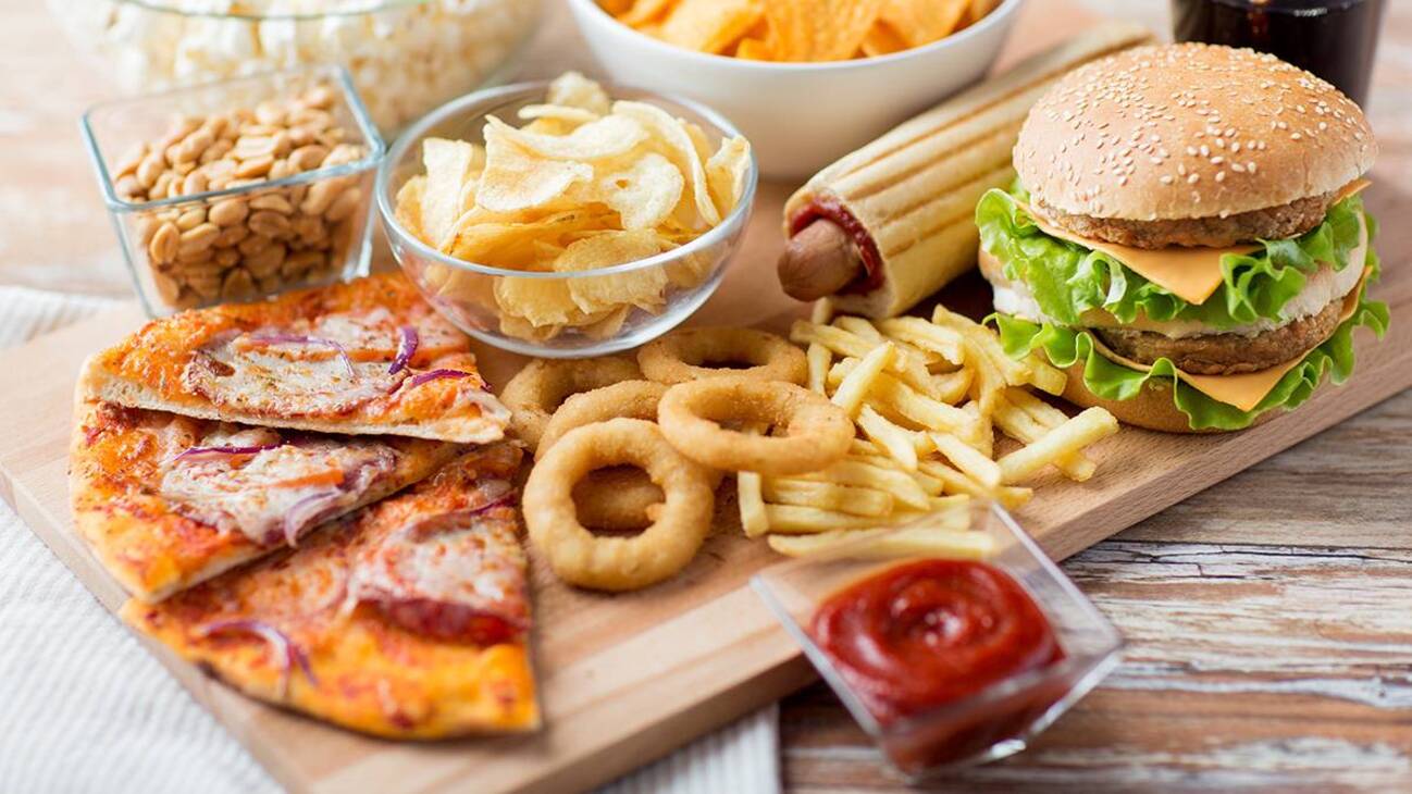 Foods live. Еда объединяет. Foods live. Foods live. Live on food money.