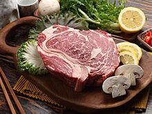 Невролог предупреждает о связи переработанного мяса и деменции