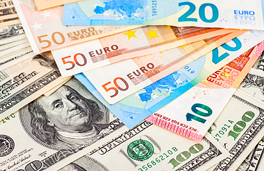 Можно ли еще из России перевести за рубеж доллары и евро?
