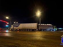 Под Сызранью водитель Shacman столкнулся с двумя грузовиками