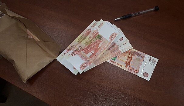 Более 100 тысяч рублей украли из грузовика в Богородске