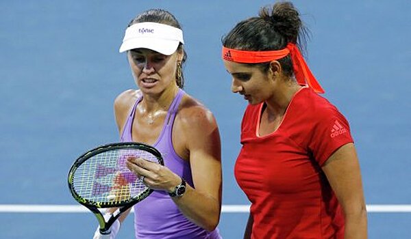 Хингис и Мирза вышли в полуфинал турнира WTA в парах