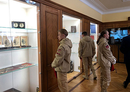 Свердловские юнармейцы побывали в кабинете Маршала Победы