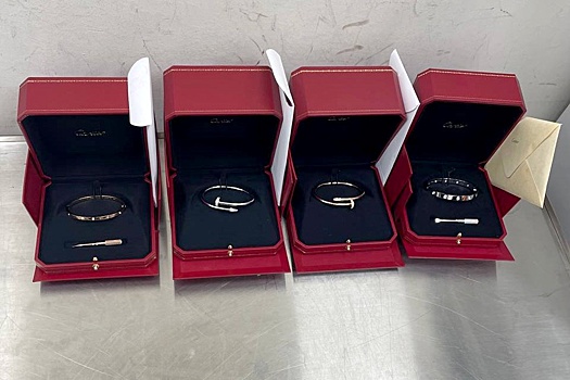 Таможенники в Шереметьево пресекли контрабандный ввоз в РФ из Дубая браслетов Cartier, инкрустированных бриллиантами