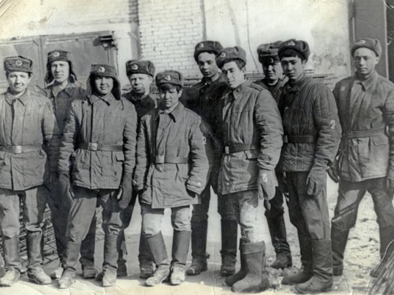 Фабрика матросов. Форма матросов 19 века. Невская бумагопрядильная фабрика. Обувная фабрика кузнецк. Фабрика матросов.