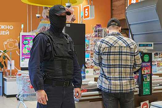 «Уйди, убью!»: Новосибирец напал с ножом на ГБР из-за пакетика попкорна
