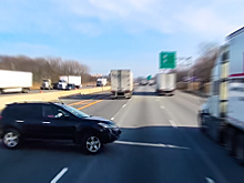 Проскочить перед фурой: водитель рискнул и пожалел