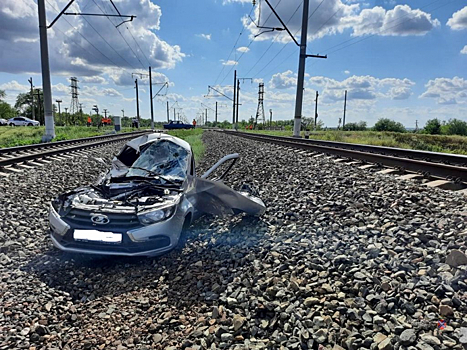 После смерти женщины в ДТП с поездом под Волгоградом умер её супруг-водитель