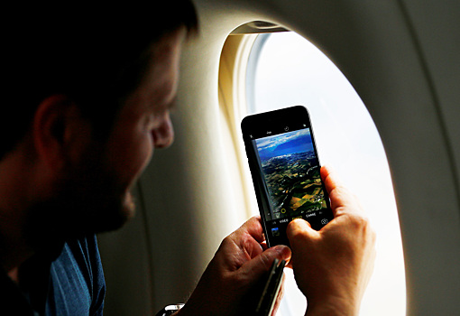 Минтранс уточнил новые правила провоза телефонов в самолете