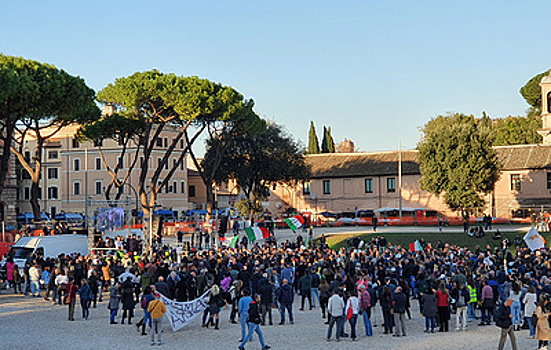 В Риме проходит акция протеста против ковид-сертификатов