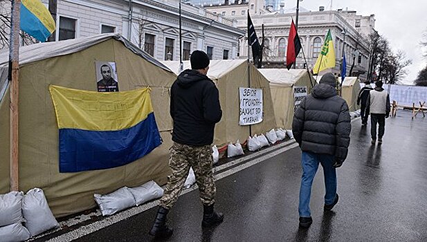 В Киеве проходит вече сторонников Саакашвили