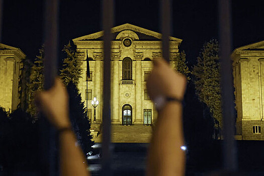 Нет у революции конца: парламент Армении вновь в осаде