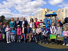 В Конькове будущим первоклашкам вручили ранцы перед первым сентября