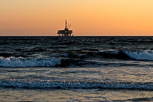 В Ленобласти после ДТП с бензовозом в Финский залив попала нефть