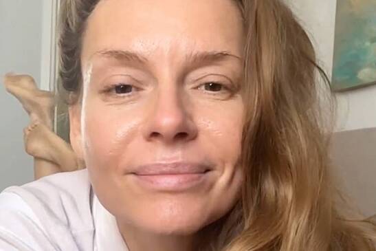 46-летняя Любовь Толкалина снялась в халате и без макияжа