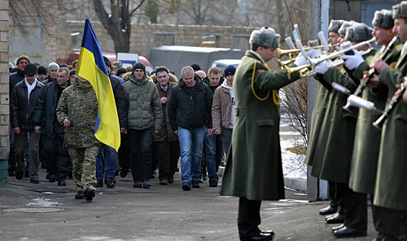 На Украине продлили действие военного положения и всеобщей мобилизации