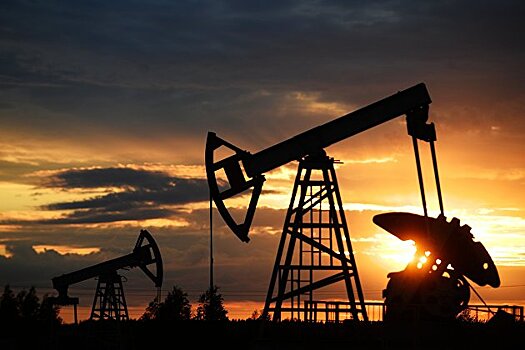 Мировые цены на нефть падают на 5-6%