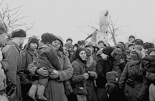 Выставка Главархива Москвы «С “Лейкой” по дорогам войны» в фотографиях военных корреспондентов