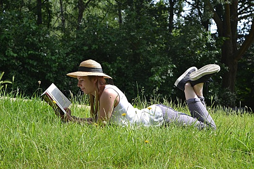 В СЗАО откроются летние читальни под открытым небом