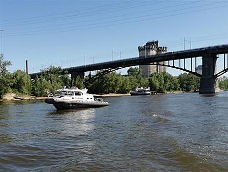 В Самаре спасли девушку, собиравшуюся прыгнуть с моста