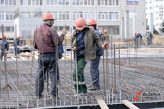 Аварийную концессионную школу на Татьяны Снежиной продают через интернет