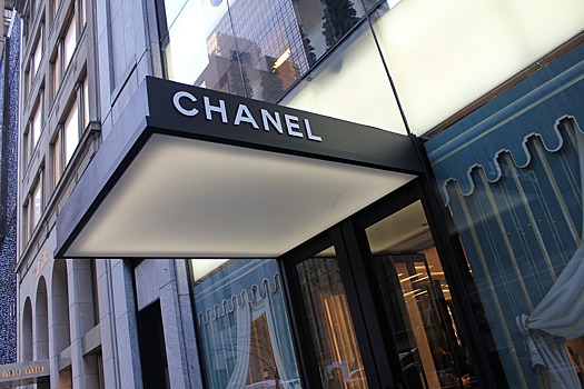 Chanel продает россиянам вещи при отказе носить их в России