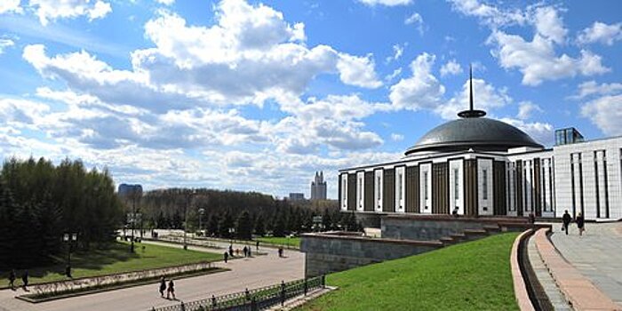 Световые фильмы о Великой Отечественной войне покажут на фасаде Музея Победы с 9 по 11 мая