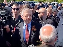 Российскому послу Андрееву не дали возложить цветы на мемориальном кладбище в Варшаве