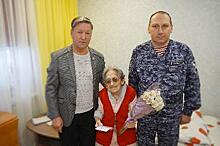 Росгвардейцы вручили медаль ровеснице Ненецкого автономного округа
