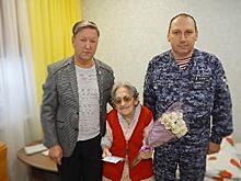 Росгвардейцы вручили медаль ровеснице Ненецкого автономного округа
