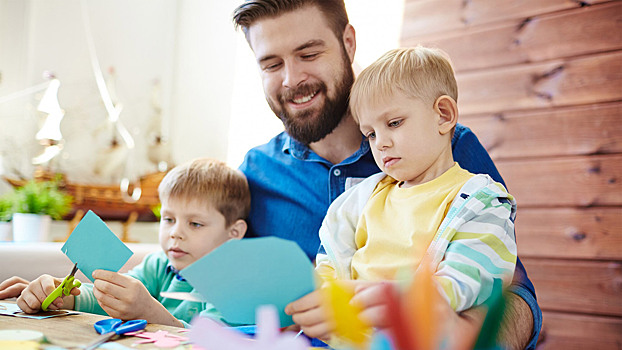 Женщины на стройке, мужчины в детсаду: шокирующий тренд на рынке труда