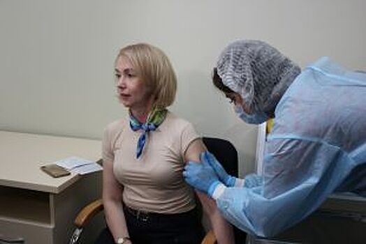 Чиновники привились от гриппа в Челябинской области