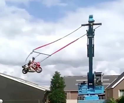 Качели-мечта любого мотоциклиста