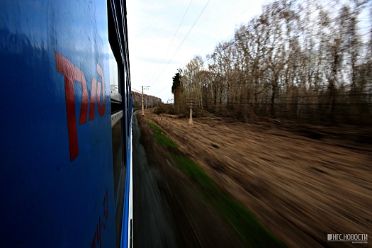 Поезд насмерть сбил женщину в наушниках
