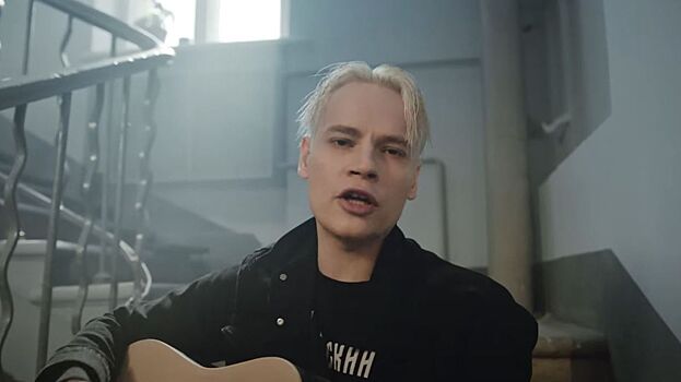 Пятиклассникам в Екатеринбурге задали выучить песню SHAMAN «Я русский»