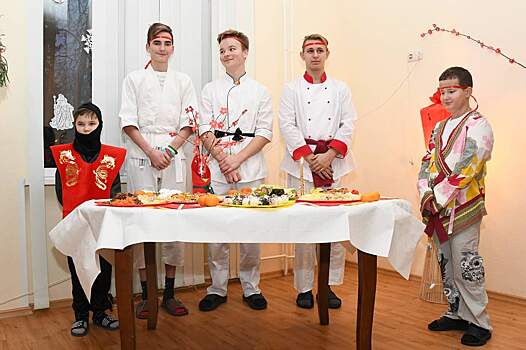 ЦССВ «Каховские ромашки» встретил Новый год в традициях разных стран