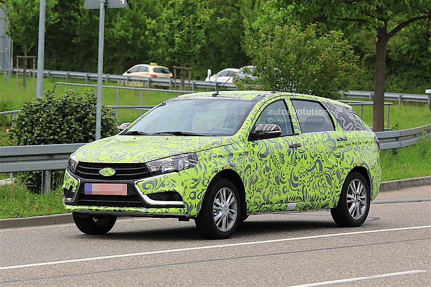Фотошпионы засняли на автобане в Германии новый универсал Lada Vesta. Фотографии автомобиля опубликовало издание AutoEvolution.  Новая модель Lada проходит тестирование и пока не представлена на рынке. На данный момент в Европе продается только седан Vesta, который можно приобрести за 12,5 тысячи евро