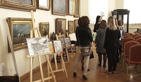 Картины саратовца выставили рядом с шедеврами Айвазовского и Шишкина