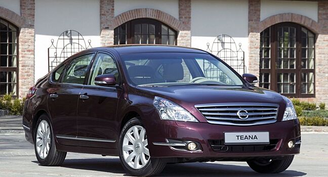 Стоит ли покупать Nissan Teana вместо Toyota Camry?