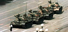 Как вы думаете, что сказал неизвестный бунтарь танкисту во время событий на площади Тяньаньмэнь в 1989?