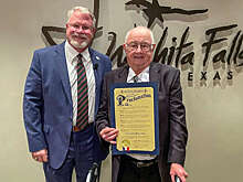 UPI: 95-летний водитель автобуса в США попал в Книгу рекордов Гиннесса