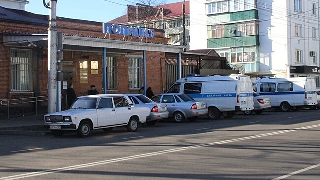 Порезав колеса чужой машины, житель Майкопа стал фигурантом уголовного дела